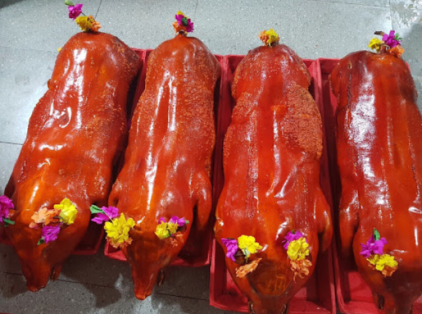 heo quay nguyên con Hóc Môn