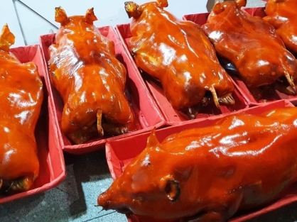 Heo sữa quay siêu giòn
